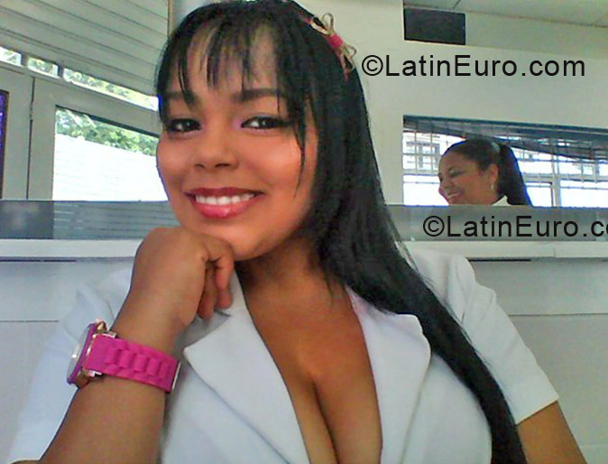 Date this pretty Colombia girl DIANA from Cali CO11498