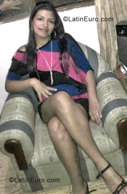 Date this voluptuous Colombia girl Klaudia from Cali CO11528