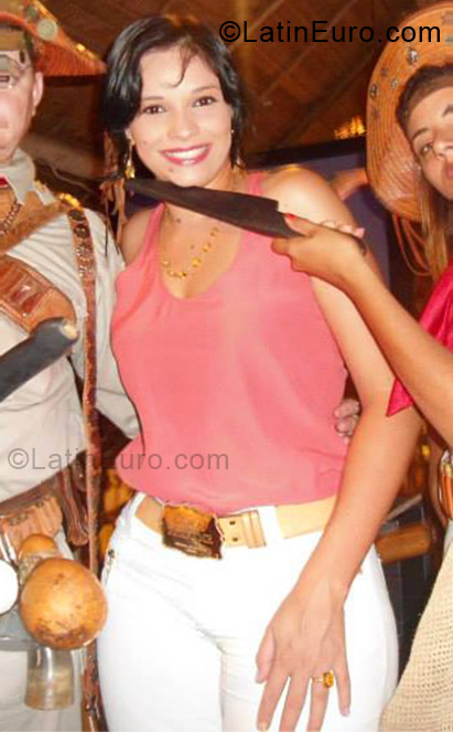 Date this hot Brazil girl Isa from Bahia BR7195