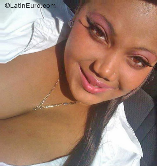 Date this nice looking Jamaica girl Milan from Kingston JM830