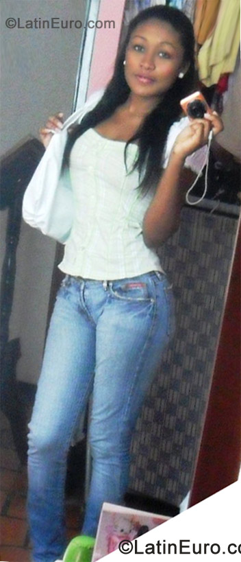 Date this sultry Colombia girl Katherin from Cali CO11576