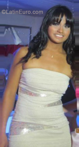 Date this happy Colombia girl Natalia Katherin from Armenia CO11578