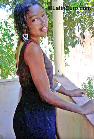 Date this beautiful Brazil girl Josilene from Cachoeiro De Itapemirim BR7241