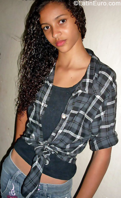 Date this beautiful Brazil girl Thays from Quedas Do Iguacu BR7274