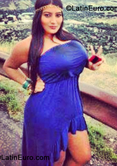 Date this athletic Colombia girl Tita from Cali CO11750