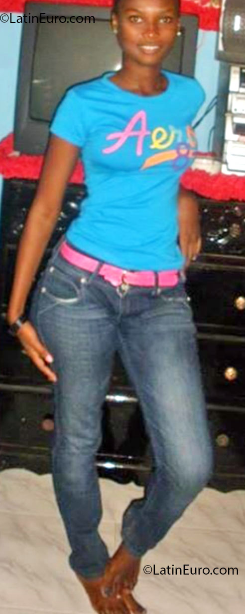 Date this happy Jamaica girl Anikie from Spanish Town JM904