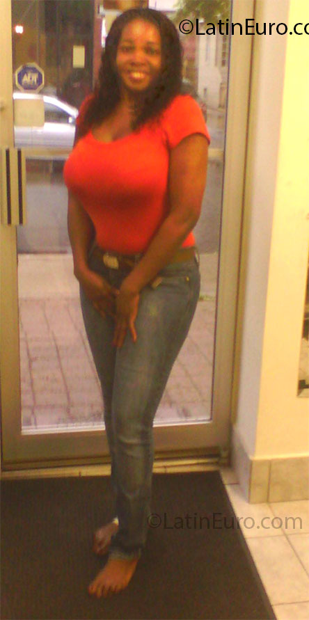 Date this happy Canada girl Yesenia from Toronto CA552