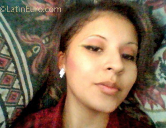 Date this nice looking Honduras girl Sarai from Tegucigalpa HN790