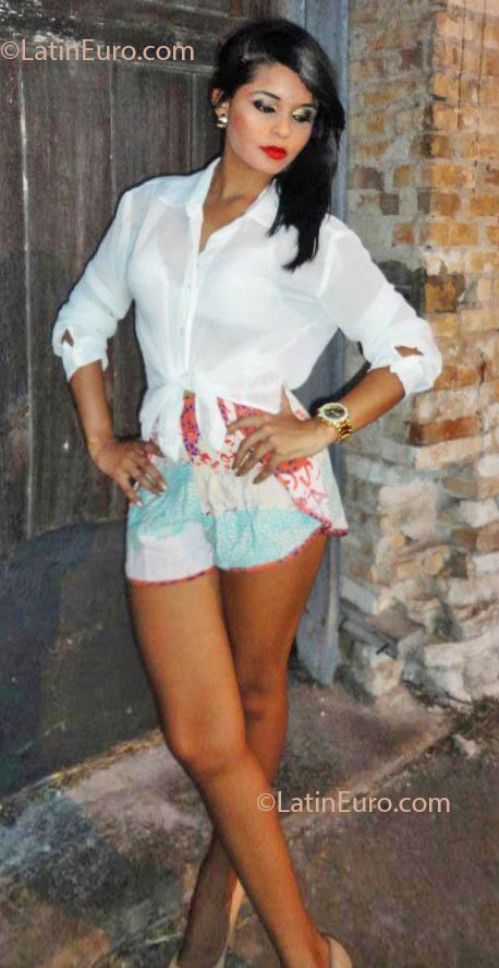 Date this delightful Brazil girl Juliana from Salvador BR7505
