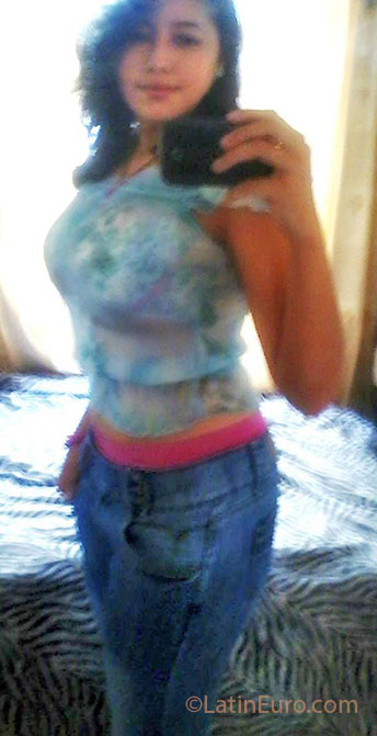 Date this hot Colombia girl Maura from Bucaramanga CO11871