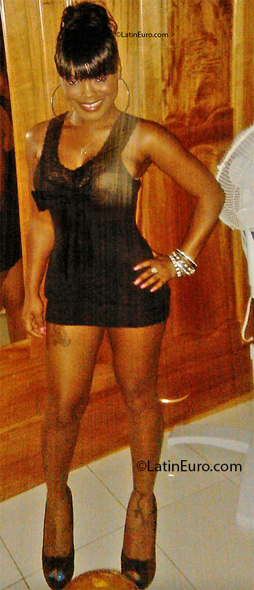 Date this fun Jamaica girl Wonderwoman from Kingston JM1035