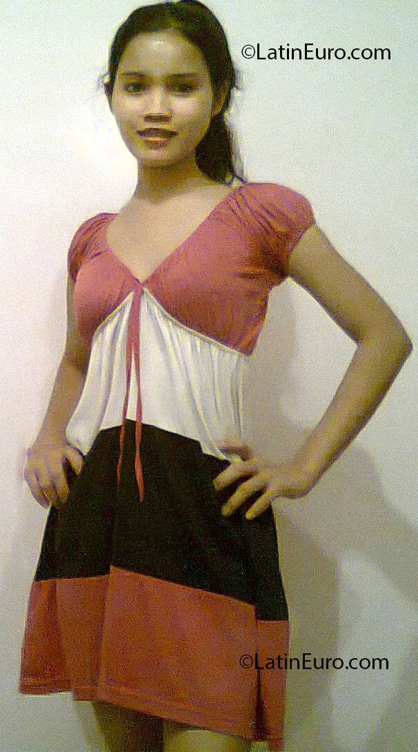 Date this exotic Philippines girl Leona from Manila PH540