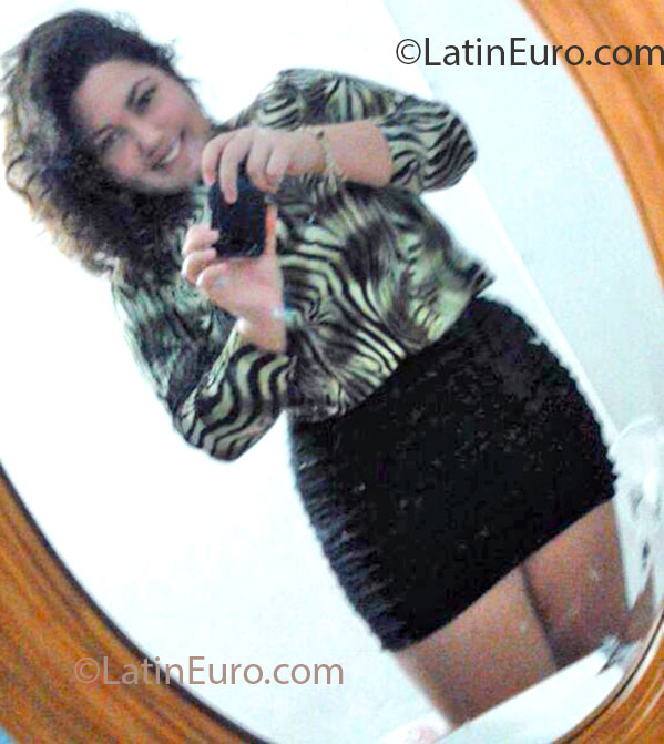 Date this stunning Portugal girl Thaysa from Lagos PT58