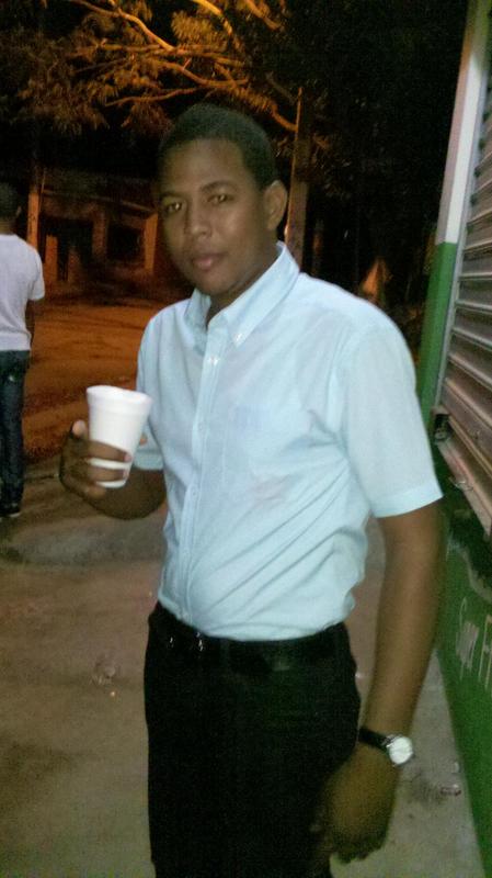 Date this athletic Dominican Republic man Yhon from Bonao DO14273