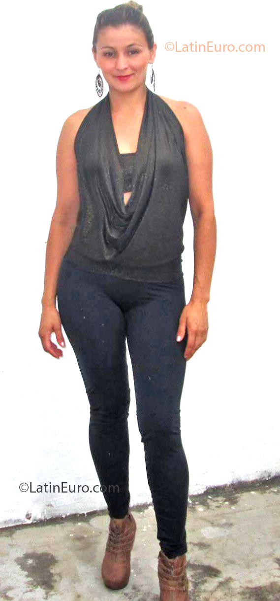 Date this hot Colombia girl Natalia from Bucaramanga CO12055