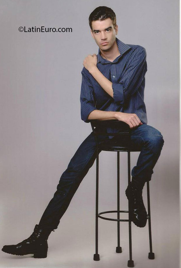 Date this tall Brazil man Guilherme from Santa Maria BR7446