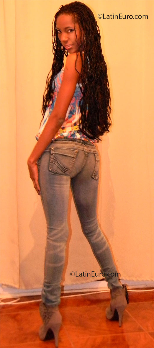 Date this happy Colombia girl Julieth from Medellin CO12085