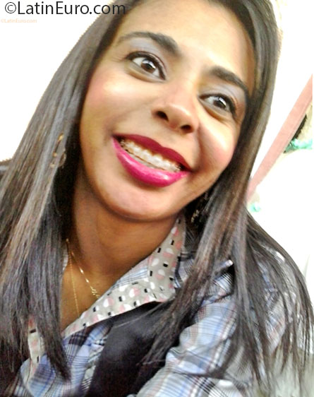 Date this happy Brazil girl Tarciana from Nova Friburgo BR7457