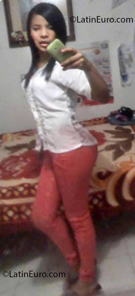 Date this georgeous Colombia girl Yessica from Barranquilla CO12101
