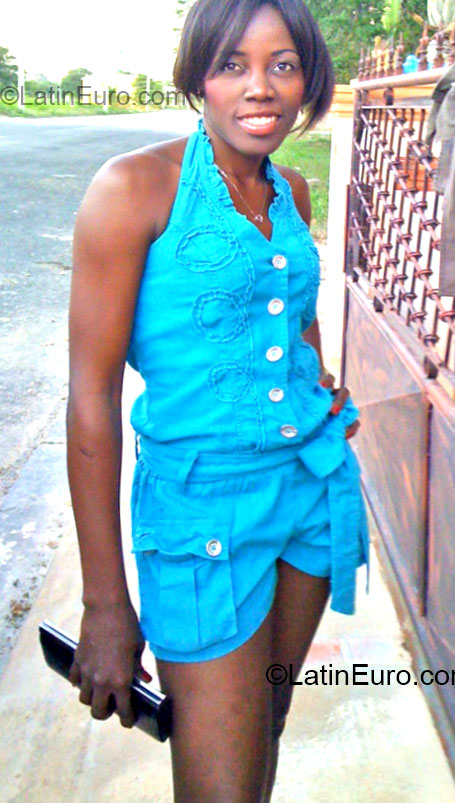 Date this charming Dominican Republic girl Elva from Santo Domingo DO14581