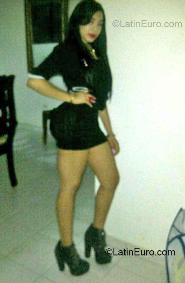 Date this tall Dominican Republic girl Sashery ang from santo domingo DO20219