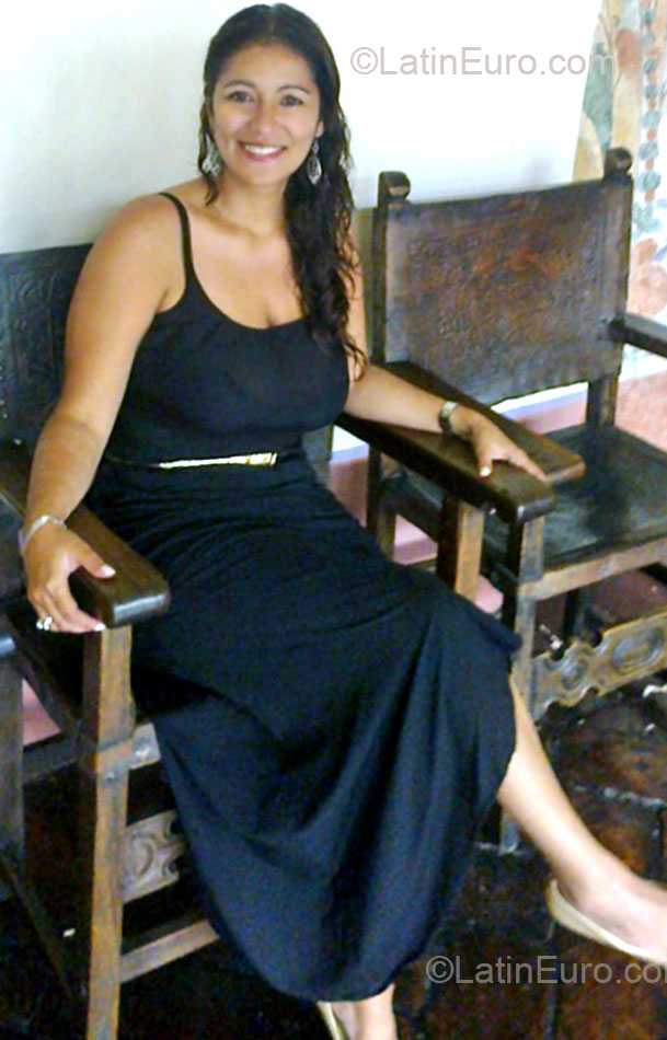 Date this attractive Colombia girl Diana from Colombia CO12317