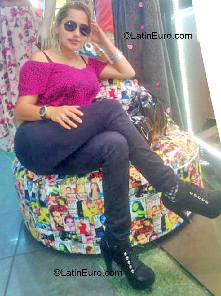 Date this foxy Colombia girl Yulieth from Bogota CO12410