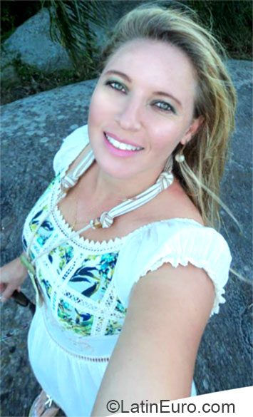 Date this gorgeous Brazil girl Thalita from Pinhais BR7568