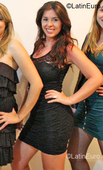 Date this nice looking Brazil girl Phamala from Sao Paulo BR7596