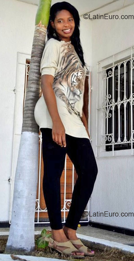 Date this foxy Colombia girl Jennifer from Cali CO16082