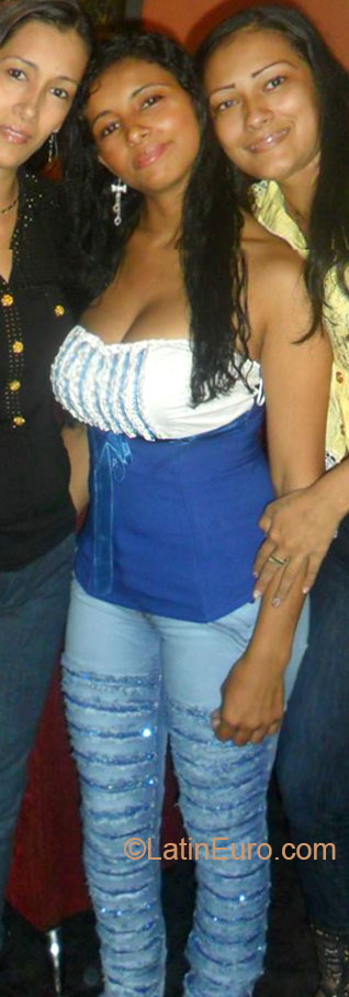 Date this happy Colombia girl Jhoana from Zarzal CO12515