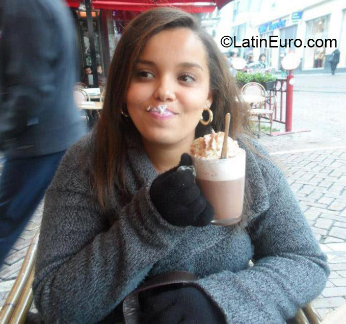 Date this fun Brazil girl Brenna from Aracaju BR7634