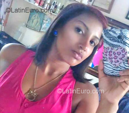 Date this beautiful Dominican Republic girl YESSY from San Francisco De Macoris DO15103