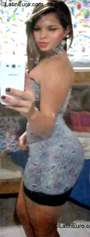 Date this sultry Colombia girl Kelly from Armenia CO12585