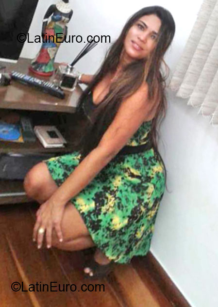 Date this delightful Brazil girl Wany from Salvador BR7667
