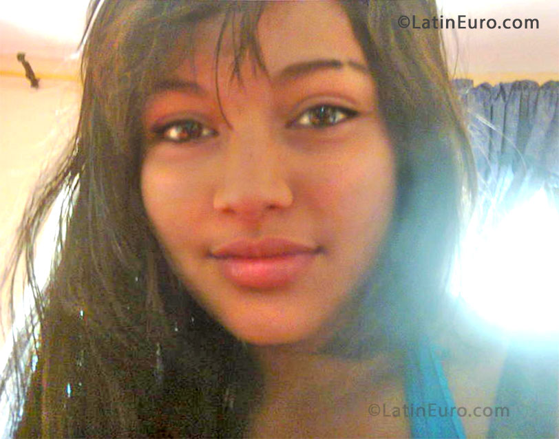 Date this beautiful Colombia girl Aylin from Cali CO12729