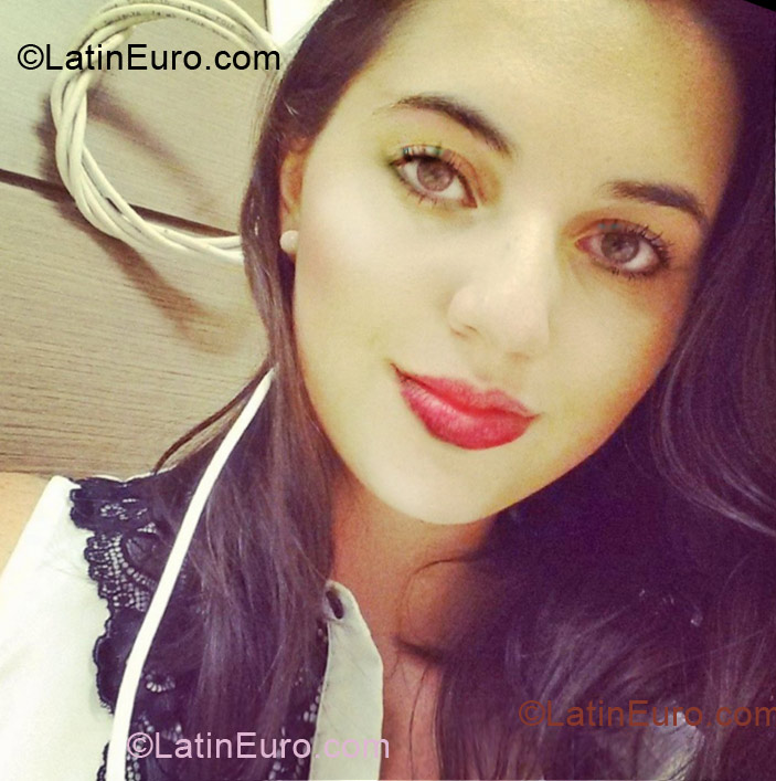 Date this cute Brazil girl Laura from Uberlandia BR7704