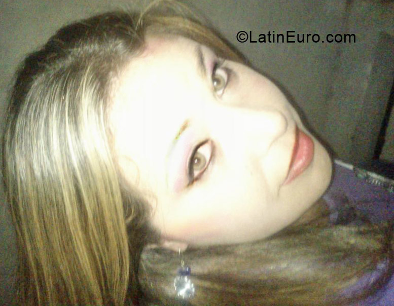 Date this delightful Brazil girl Pryscila from Curitiba BR7717