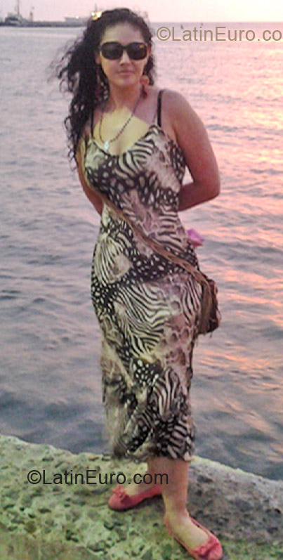 Date this gorgeous Colombia girl Yamile from Bogota CO12885