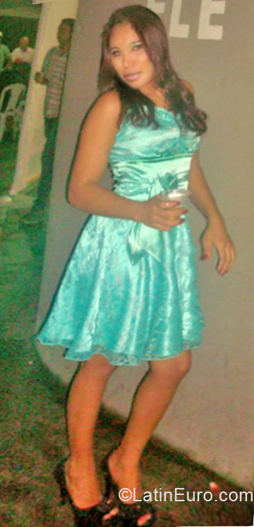 Date this voluptuous Brazil girl Cleiciane from Araguaina BR7743