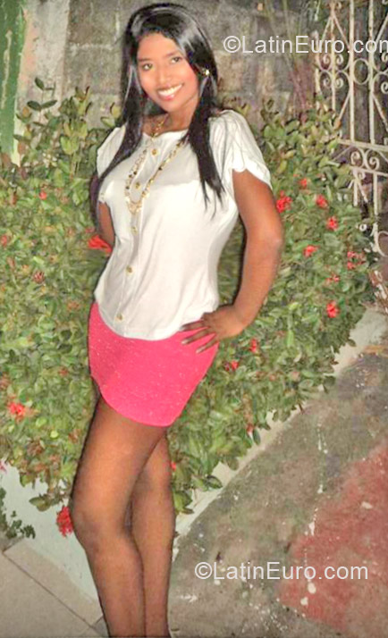Date this charming Colombia girl Lissett from Cartagena CO12909