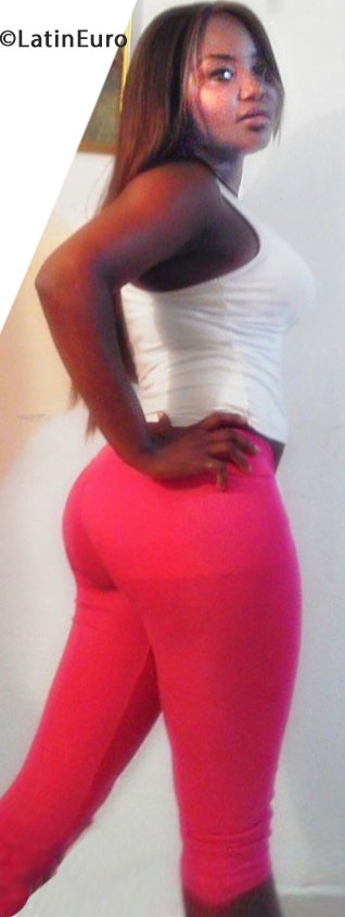 Date this happy Colombia girl Yessica from Cali CO17875