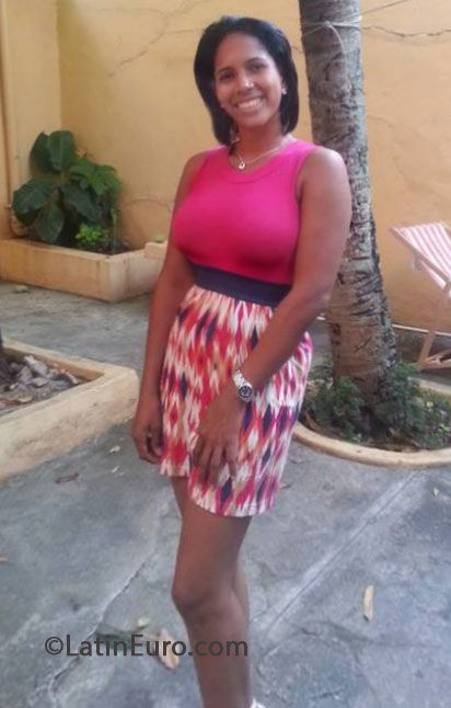 Date this good-looking Dominican Republic girl Raquel from Santo Domingo DO15773