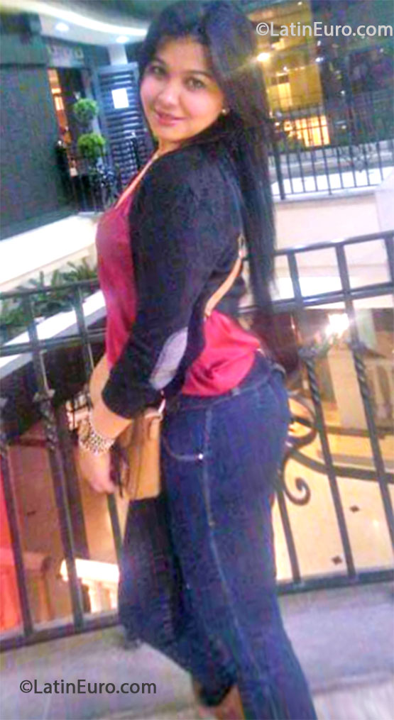 Date this good-looking Colombia girl Sofia from Bogota CO13018