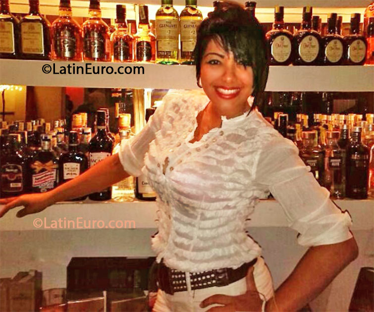 Date this gorgeous Colombia girl Carolina from Barranquilla CO13056