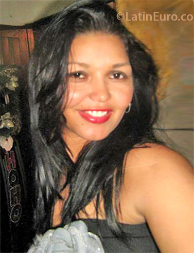 Date this happy Colombia girl Erika patricia from Barranquilla CO13073