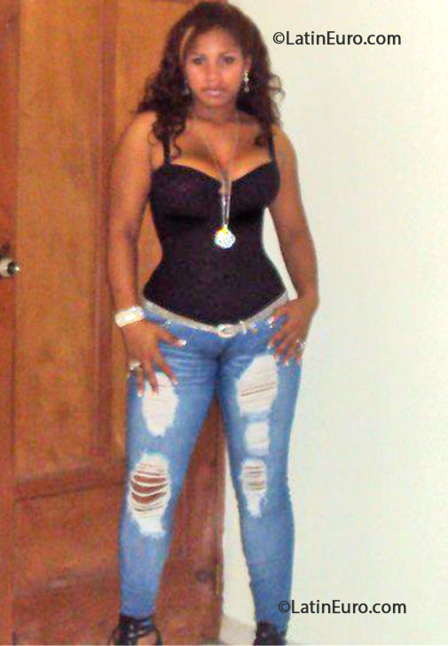 Date this voluptuous Dominican Republic girl Soenny from Santo Domingo DO15941