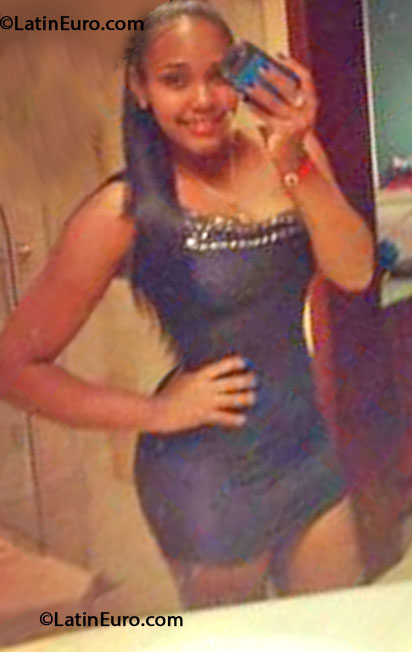 Date this young Dominican Republic girl Angie from Santo Domingo DO16043