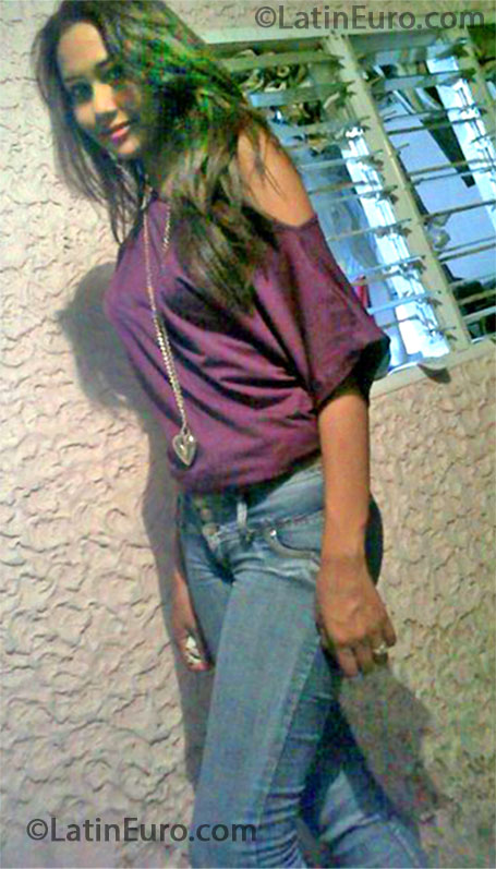 Date this beautiful Colombia girl Yhaji from Maicao CO13211