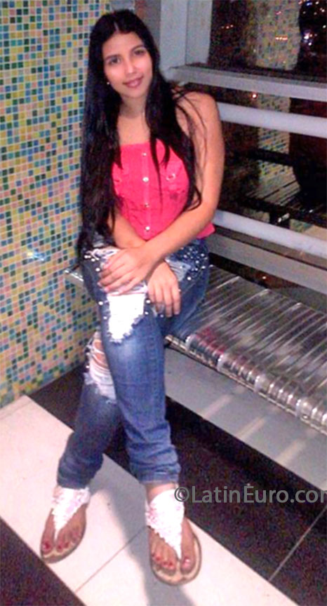 Date this hard body Colombia girl Mary from Medellin CO13257